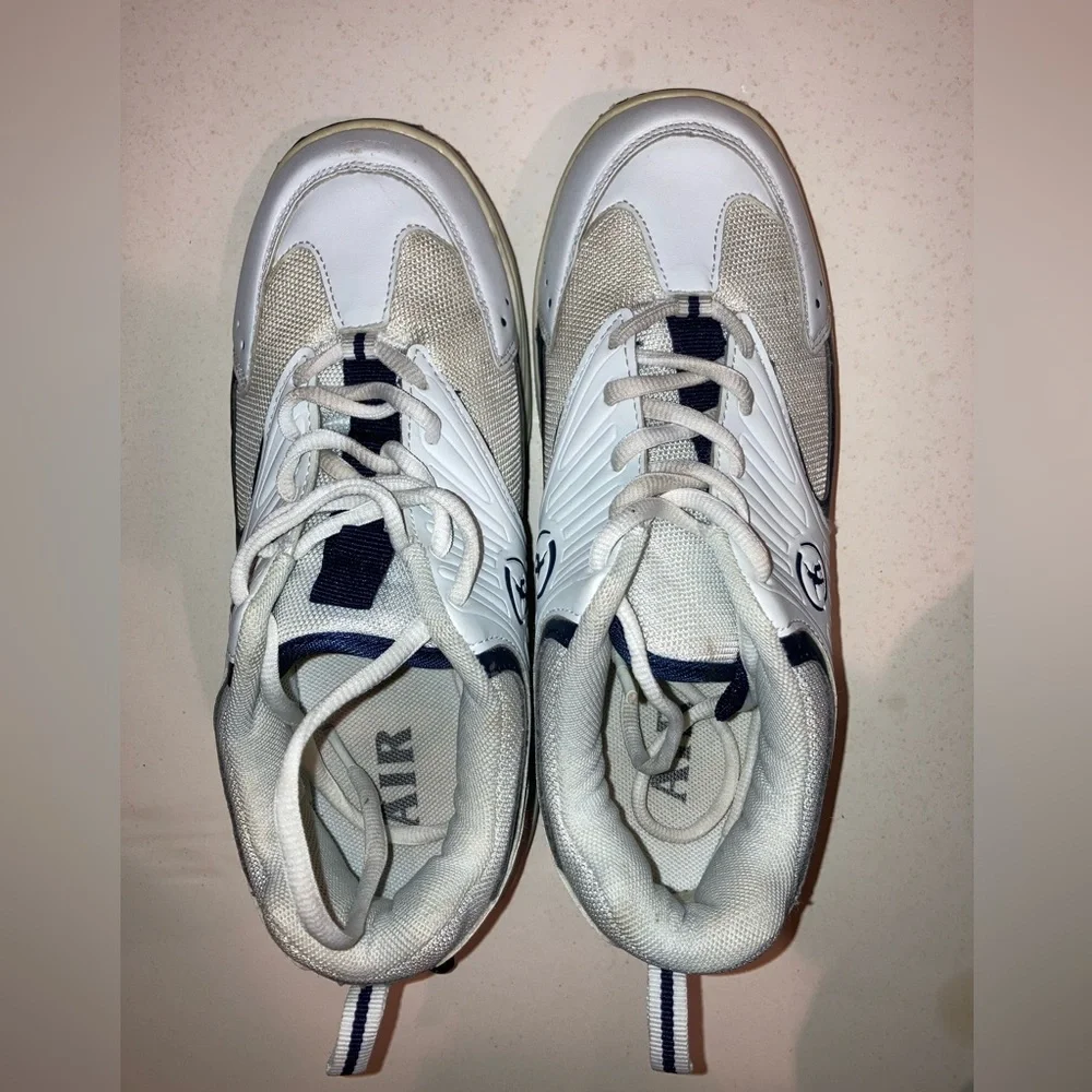 Unisex White LEATHER ROLLER HEEL SHOES NWOT Boys Sz 6
